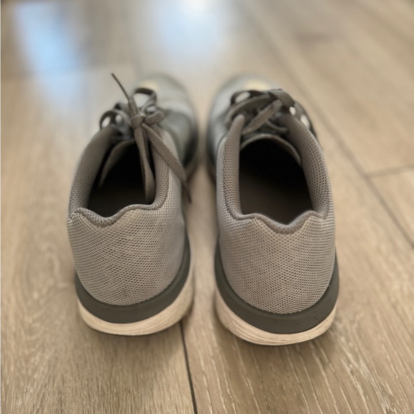 Men’s Nike size 9.5. Grey - Picture 3 of 4